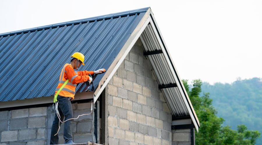Professional gutter cleaning in Castleberry, AL